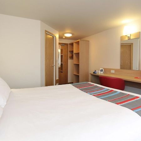 Travelodge Southampton Central Exterior photo