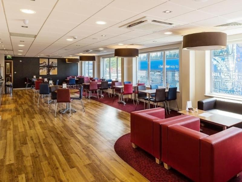 Travelodge Southampton Central Exterior photo