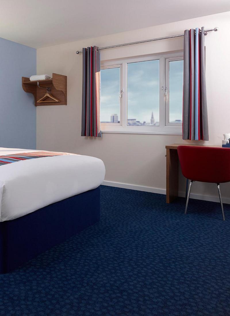 Travelodge Southampton Central Exterior photo