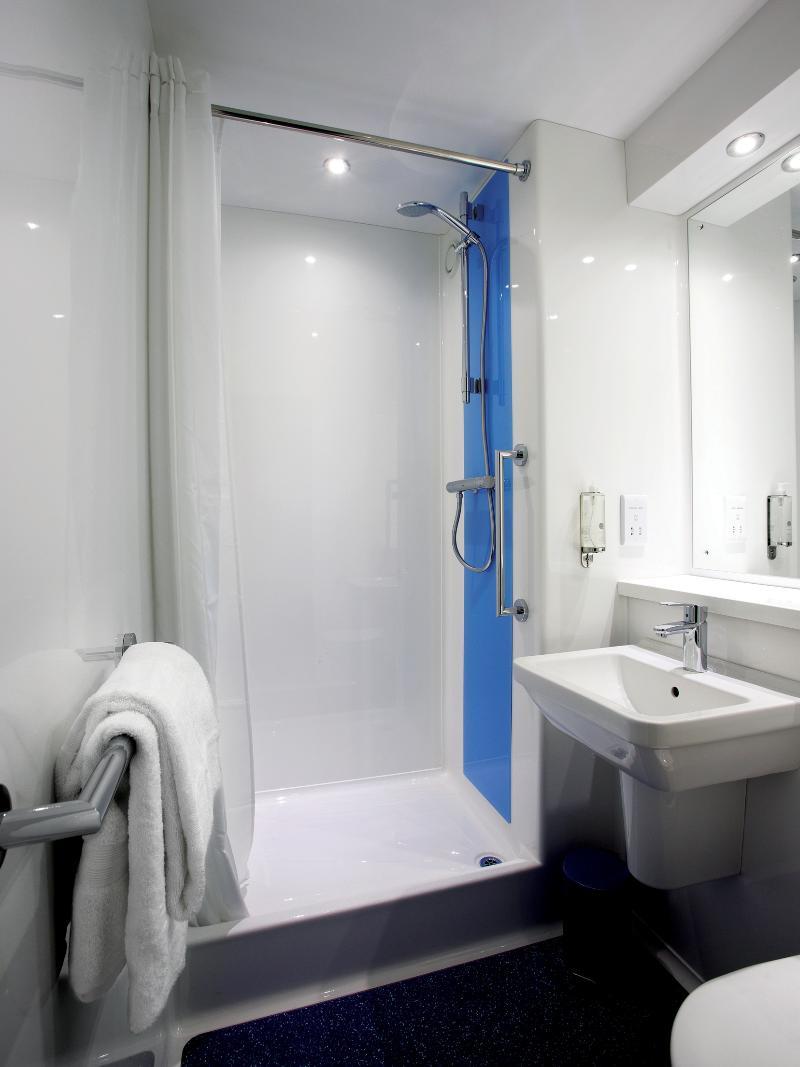 Travelodge Southampton Central Exterior photo